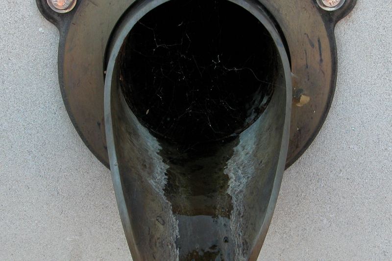 2003-09-23 Water dripping from pipe at UNC